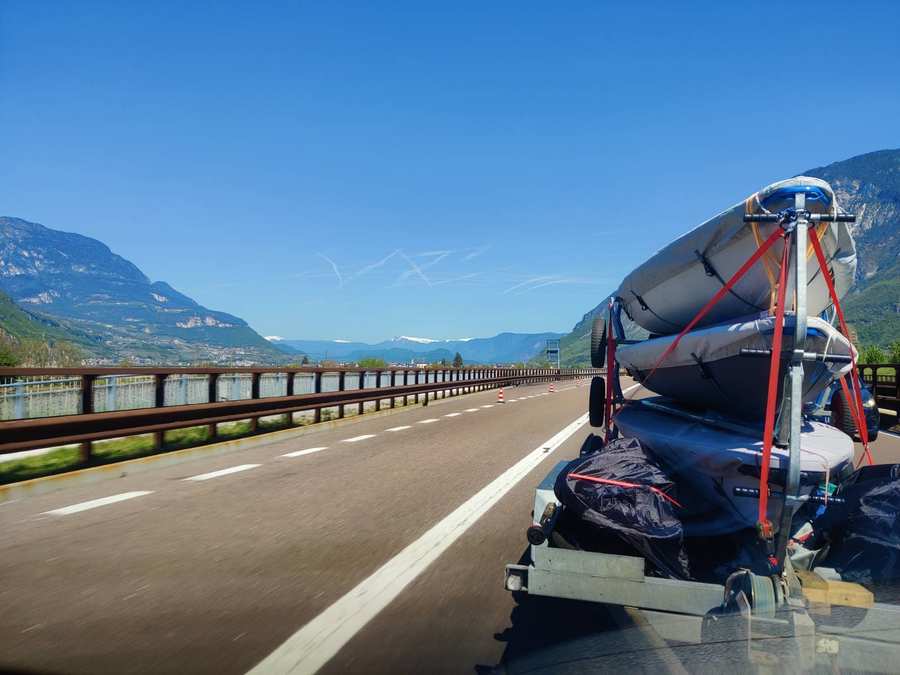 ILCA joller på vej til Gardasøen